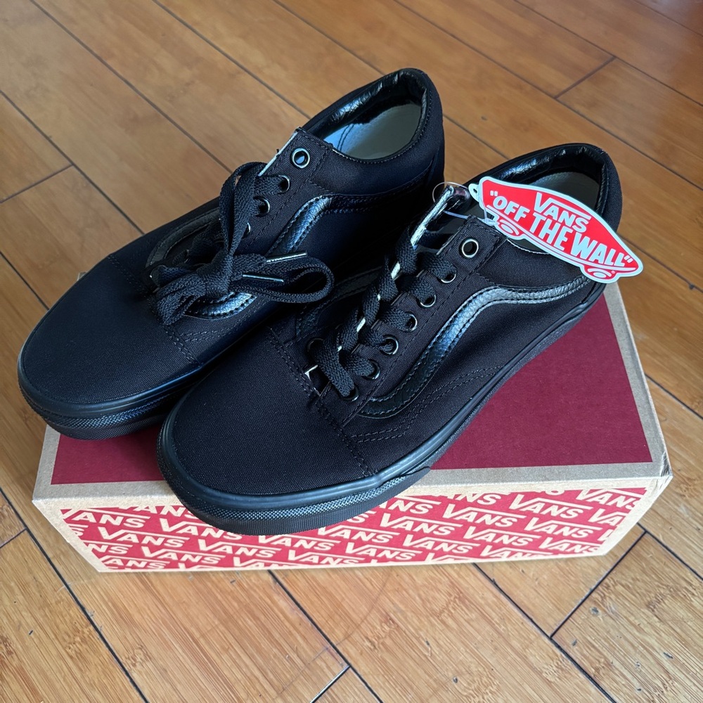 NWT VANS Old Skool Black, Women’s Size 8/Men’s Size 6.5